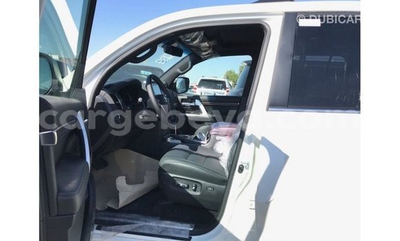 ይግዙ Imported Toyota Land Cruiser ነጭ መኪና በ Import - Dubai በ ኢትዮጵያ ይግዙ Imported Toyota Land Cruiser ነጭ መኪና በ Import - Dubai በ ኢትዮጵያ