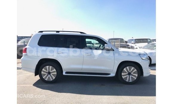 ይግዙ Imported Toyota Land Cruiser ነጭ መኪና በ Import - Dubai በ ኢትዮጵያ ይግዙ Imported Toyota Land Cruiser ነጭ መኪና በ Import - Dubai በ ኢትዮጵያ