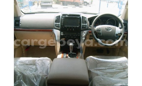 ይግዙ Imported Toyota Land Cruiser ነጭ መኪና በ Import - Dubai በ ኢትዮጵያ ይግዙ Imported Toyota Land Cruiser ነጭ መኪና በ Import - Dubai በ ኢትዮጵያ
