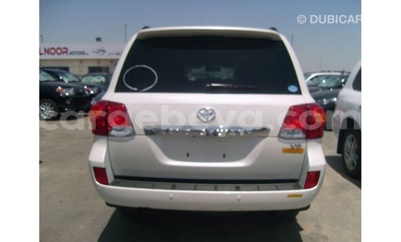 ይግዙ Imported Toyota Land Cruiser ነጭ መኪና በ Import - Dubai በ ኢትዮጵያ ይግዙ Imported Toyota Land Cruiser ነጭ መኪና በ Import - Dubai በ ኢትዮጵያ