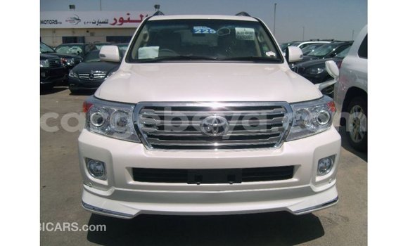 ይግዙ Imported Toyota Land Cruiser ነጭ መኪና በ Import - Dubai በ ኢትዮጵያ ይግዙ Imported Toyota Land Cruiser ነጭ መኪና በ Import - Dubai በ ኢትዮጵያ