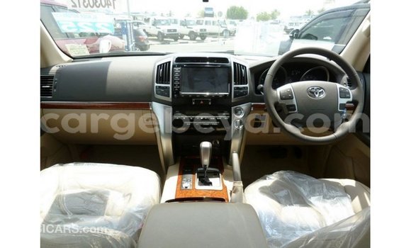 ይግዙ Imported Toyota Land Cruiser ነጭ መኪና በ Import - Dubai በ ኢትዮጵያ ይግዙ Imported Toyota Land Cruiser ነጭ መኪና በ Import - Dubai በ ኢትዮጵያ