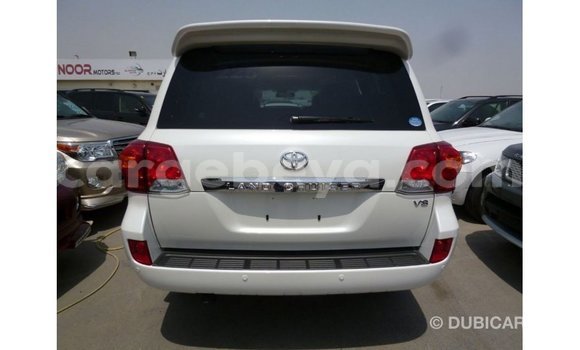 ይግዙ Imported Toyota Land Cruiser ነጭ መኪና በ Import - Dubai በ ኢትዮጵያ ይግዙ Imported Toyota Land Cruiser ነጭ መኪና በ Import - Dubai በ ኢትዮጵያ