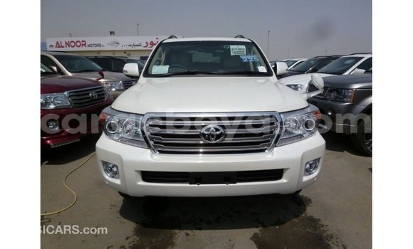 ይግዙ Imported Toyota Land Cruiser ነጭ መኪና በ Import - Dubai በ ኢትዮጵያ ይግዙ Imported Toyota Land Cruiser ነጭ መኪና በ Import - Dubai በ ኢትዮጵያ
