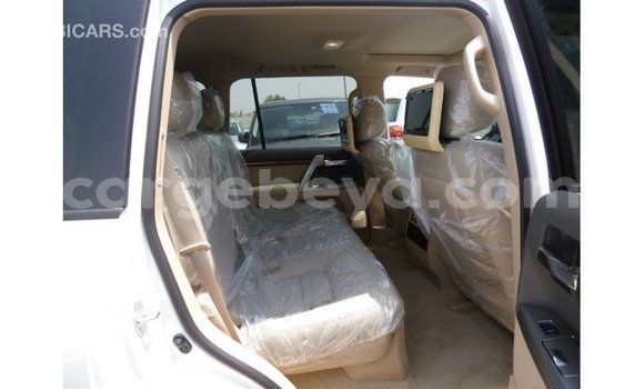 ይግዙ Imported Toyota Land Cruiser ነጭ መኪና በ Import - Dubai በ ኢትዮጵያ ይግዙ Imported Toyota Land Cruiser ነጭ መኪና በ Import - Dubai በ ኢትዮጵያ