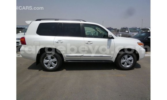 ይግዙ Imported Toyota Land Cruiser ነጭ መኪና በ Import - Dubai በ ኢትዮጵያ ይግዙ Imported Toyota Land Cruiser ነጭ መኪና በ Import - Dubai በ ኢትዮጵያ