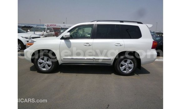 ይግዙ Imported Toyota Land Cruiser ነጭ መኪና በ Import - Dubai በ ኢትዮጵያ ይግዙ Imported Toyota Land Cruiser ነጭ መኪና በ Import - Dubai በ ኢትዮጵያ