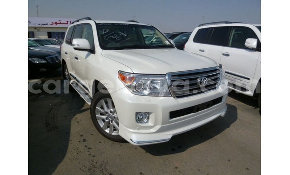 ይግዙ Imported Toyota Land Cruiser ነጭ መኪና በ Import - Dubai በ ኢትዮጵያ ይግዙ Imported Toyota Land Cruiser ነጭ መኪና በ Import - Dubai በ ኢትዮጵያ