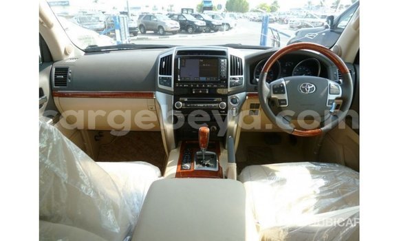 ይግዙ Imported Toyota Land Cruiser ነጭ መኪና በ Import - Dubai በ ኢትዮጵያ ይግዙ Imported Toyota Land Cruiser ነጭ መኪና በ Import - Dubai በ ኢትዮጵያ