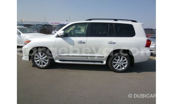 ይግዙ Imported Toyota Land Cruiser ነጭ መኪና በ Import - Dubai በ ኢትዮጵያ ይግዙ Imported Toyota Land Cruiser ነጭ መኪና በ Import - Dubai በ ኢትዮጵያ