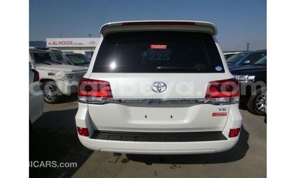 ይግዙ Imported Toyota Land Cruiser ነጭ መኪና በ Import - Dubai በ ኢትዮጵያ ይግዙ Imported Toyota Land Cruiser ነጭ መኪና በ Import - Dubai በ ኢትዮጵያ