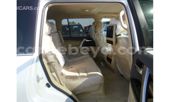 ይግዙ Imported Toyota Land Cruiser ነጭ መኪና በ Import - Dubai በ ኢትዮጵያ ይግዙ Imported Toyota Land Cruiser ነጭ መኪና በ Import - Dubai በ ኢትዮጵያ