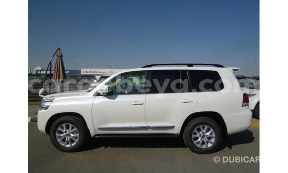 ይግዙ Imported Toyota Land Cruiser ነጭ መኪና በ Import - Dubai በ ኢትዮጵያ ይግዙ Imported Toyota Land Cruiser ነጭ መኪና በ Import - Dubai በ ኢትዮጵያ