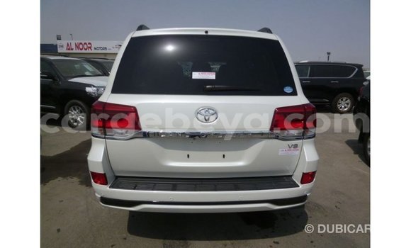 ይግዙ Imported Toyota Land Cruiser ነጭ መኪና በ Import - Dubai በ ኢትዮጵያ ይግዙ Imported Toyota Land Cruiser ነጭ መኪና በ Import - Dubai በ ኢትዮጵያ