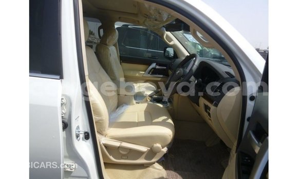 ይግዙ Imported Toyota Land Cruiser ነጭ መኪና በ Import - Dubai በ ኢትዮጵያ ይግዙ Imported Toyota Land Cruiser ነጭ መኪና በ Import - Dubai በ ኢትዮጵያ