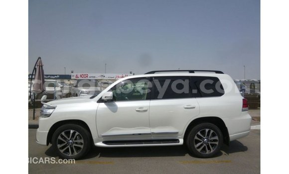 ይግዙ Imported Toyota Land Cruiser ነጭ መኪና በ Import - Dubai በ ኢትዮጵያ ይግዙ Imported Toyota Land Cruiser ነጭ መኪና በ Import - Dubai በ ኢትዮጵያ