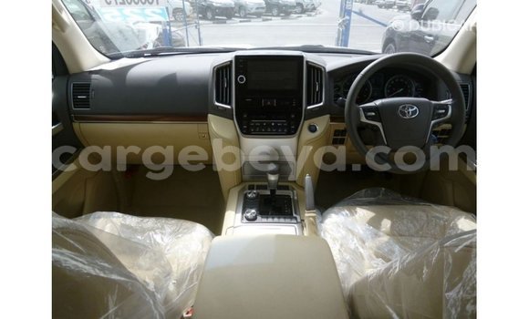 ይግዙ Imported Toyota Land Cruiser ነጭ መኪና በ Import - Dubai በ ኢትዮጵያ ይግዙ Imported Toyota Land Cruiser ነጭ መኪና በ Import - Dubai በ ኢትዮጵያ