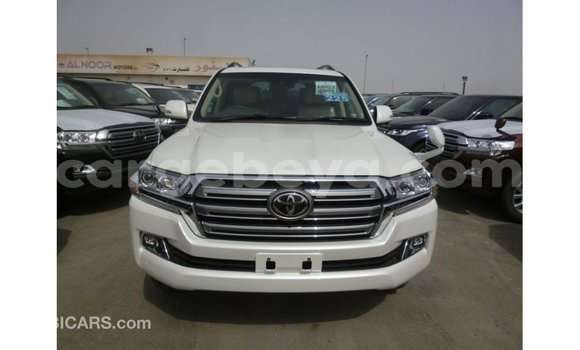 ይግዙ Imported Toyota Land Cruiser ነጭ መኪና በ Import - Dubai በ ኢትዮጵያ ይግዙ Imported Toyota Land Cruiser ነጭ መኪና በ Import - Dubai በ ኢትዮጵያ