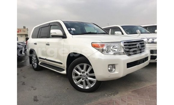 ይግዙ Imported Toyota Land Cruiser ነጭ መኪና በ Import - Dubai በ ኢትዮጵያ ይግዙ Imported Toyota Land Cruiser ነጭ መኪና በ Import - Dubai በ ኢትዮጵያ