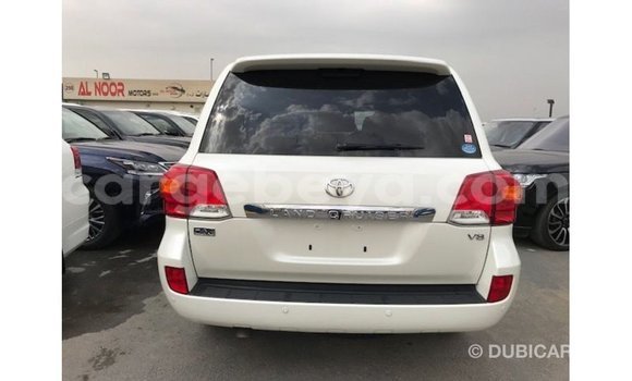 ይግዙ Imported Toyota Land Cruiser ነጭ መኪና በ Import - Dubai በ ኢትዮጵያ ይግዙ Imported Toyota Land Cruiser ነጭ መኪና በ Import - Dubai በ ኢትዮጵያ