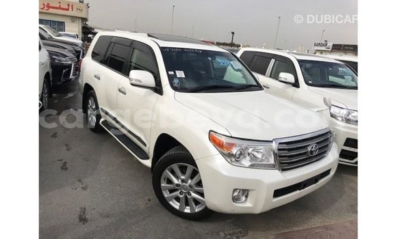 ይግዙ Imported Toyota Land Cruiser ነጭ መኪና በ Import - Dubai በ ኢትዮጵያ ይግዙ Imported Toyota Land Cruiser ነጭ መኪና በ Import - Dubai በ ኢትዮጵያ
