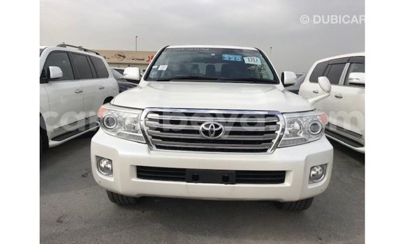ይግዙ Imported Toyota Land Cruiser ነጭ መኪና በ Import - Dubai በ ኢትዮጵያ ይግዙ Imported Toyota Land Cruiser ነጭ መኪና በ Import - Dubai በ ኢትዮጵያ