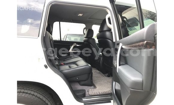 ይግዙ Imported Toyota Land Cruiser ነጭ መኪና በ Import - Dubai በ ኢትዮጵያ ይግዙ Imported Toyota Land Cruiser ነጭ መኪና በ Import - Dubai በ ኢትዮጵያ