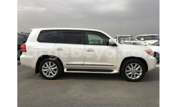 ይግዙ Imported Toyota Land Cruiser ነጭ መኪና በ Import - Dubai በ ኢትዮጵያ ይግዙ Imported Toyota Land Cruiser ነጭ መኪና በ Import - Dubai በ ኢትዮጵያ
