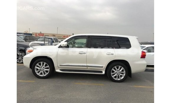 ይግዙ Imported Toyota Land Cruiser ነጭ መኪና በ Import - Dubai በ ኢትዮጵያ ይግዙ Imported Toyota Land Cruiser ነጭ መኪና በ Import - Dubai በ ኢትዮጵያ