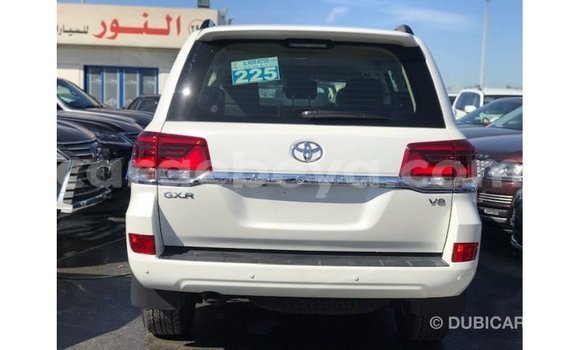 ይግዙ Imported Toyota Land Cruiser ነጭ መኪና በ Import - Dubai በ ኢትዮጵያ ይግዙ Imported Toyota Land Cruiser ነጭ መኪና በ Import - Dubai በ ኢትዮጵያ