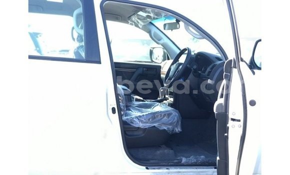 ይግዙ Imported Toyota Land Cruiser ነጭ መኪና በ Import - Dubai በ ኢትዮጵያ ይግዙ Imported Toyota Land Cruiser ነጭ መኪና በ Import - Dubai በ ኢትዮጵያ