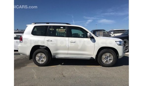 ይግዙ Imported Toyota Land Cruiser ነጭ መኪና በ Import - Dubai በ ኢትዮጵያ ይግዙ Imported Toyota Land Cruiser ነጭ መኪና በ Import - Dubai በ ኢትዮጵያ