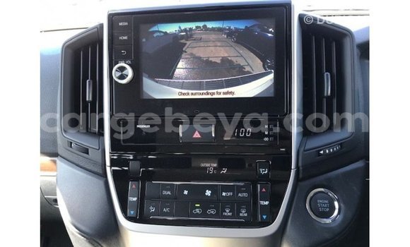 ይግዙ Imported Toyota Land Cruiser ነጭ መኪና በ Import - Dubai በ ኢትዮጵያ ይግዙ Imported Toyota Land Cruiser ነጭ መኪና በ Import - Dubai በ ኢትዮጵያ