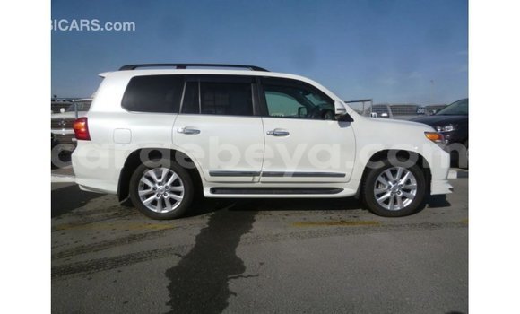 ይግዙ Imported Toyota Land Cruiser ነጭ መኪና በ Import - Dubai በ ኢትዮጵያ ይግዙ Imported Toyota Land Cruiser ነጭ መኪና በ Import - Dubai በ ኢትዮጵያ