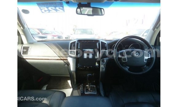 ይግዙ Imported Toyota Land Cruiser ነጭ መኪና በ Import - Dubai በ ኢትዮጵያ ይግዙ Imported Toyota Land Cruiser ነጭ መኪና በ Import - Dubai በ ኢትዮጵያ