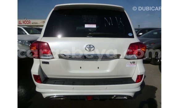 ይግዙ Imported Toyota Land Cruiser ነጭ መኪና በ Import - Dubai በ ኢትዮጵያ ይግዙ Imported Toyota Land Cruiser ነጭ መኪና በ Import - Dubai በ ኢትዮጵያ