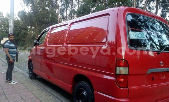Acheter Occasion Voiture Toyota Dolphin Rouge à Mekele, Ethiopie Acheter Occasion Voiture Toyota Dolphin Rouge à Mekele, Ethiopie