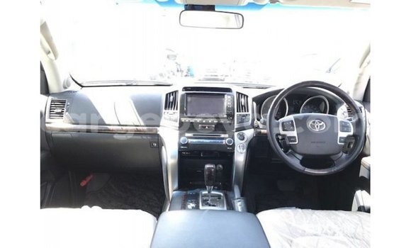 ይግዙ Imported Toyota Land Cruiser ነጭ መኪና በ Import - Dubai በ ኢትዮጵያ ይግዙ Imported Toyota Land Cruiser ነጭ መኪና በ Import - Dubai በ ኢትዮጵያ