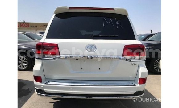 ይግዙ Imported Toyota Land Cruiser ነጭ መኪና በ Import - Dubai በ ኢትዮጵያ ይግዙ Imported Toyota Land Cruiser ነጭ መኪና በ Import - Dubai በ ኢትዮጵያ