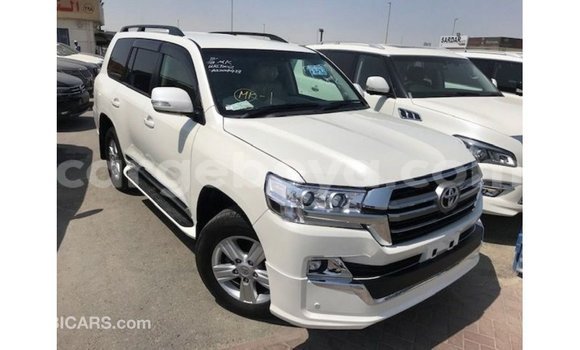 ይግዙ Imported Toyota Land Cruiser ነጭ መኪና በ Import - Dubai በ ኢትዮጵያ ይግዙ Imported Toyota Land Cruiser ነጭ መኪና በ Import - Dubai በ ኢትዮጵያ