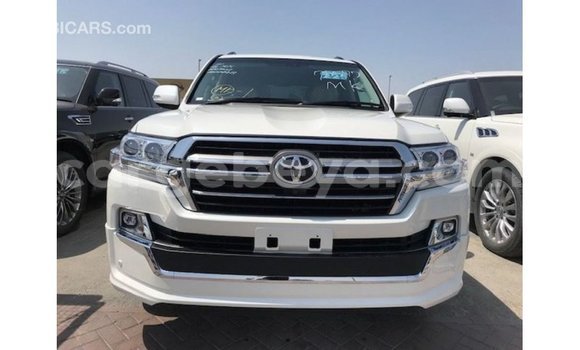ይግዙ Imported Toyota Land Cruiser ነጭ መኪና በ Import - Dubai በ ኢትዮጵያ ይግዙ Imported Toyota Land Cruiser ነጭ መኪና በ Import - Dubai በ ኢትዮጵያ