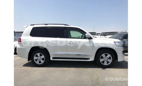 ይግዙ Imported Toyota Land Cruiser ነጭ መኪና በ Import - Dubai በ ኢትዮጵያ ይግዙ Imported Toyota Land Cruiser ነጭ መኪና በ Import - Dubai በ ኢትዮጵያ