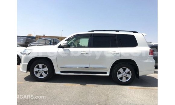ይግዙ Imported Toyota Land Cruiser ነጭ መኪና በ Import - Dubai በ ኢትዮጵያ ይግዙ Imported Toyota Land Cruiser ነጭ መኪና በ Import - Dubai በ ኢትዮጵያ
