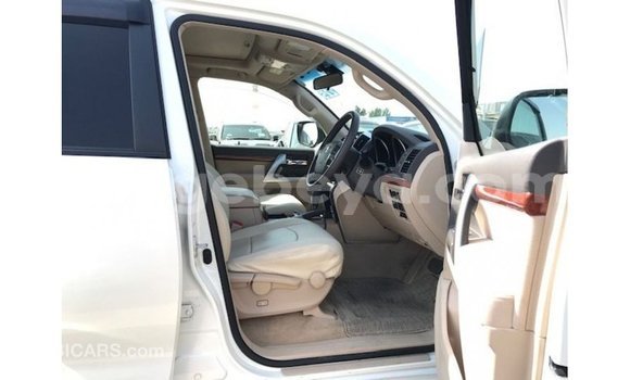 Buy Import Toyota Land Cruiser White Car in Import - Dubai in Ethiopia Buy Import Toyota Land Cruiser White Car in Import - Dubai in Ethiopia