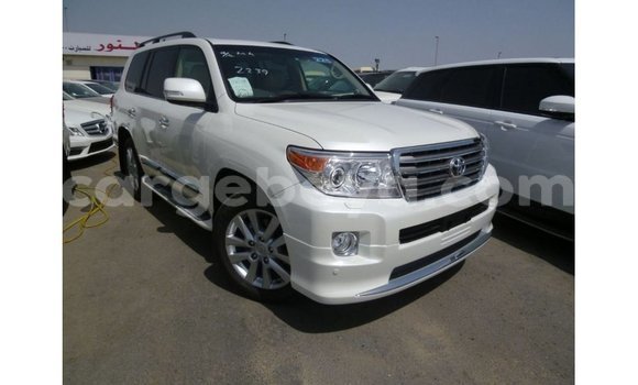 ይግዙ Imported Toyota Land Cruiser ነጭ መኪና በ Import - Dubai በ ኢትዮጵያ ይግዙ Imported Toyota Land Cruiser ነጭ መኪና በ Import - Dubai በ ኢትዮጵያ