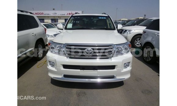 ይግዙ Imported Toyota Land Cruiser ነጭ መኪና በ Import - Dubai በ ኢትዮጵያ ይግዙ Imported Toyota Land Cruiser ነጭ መኪና በ Import - Dubai በ ኢትዮጵያ