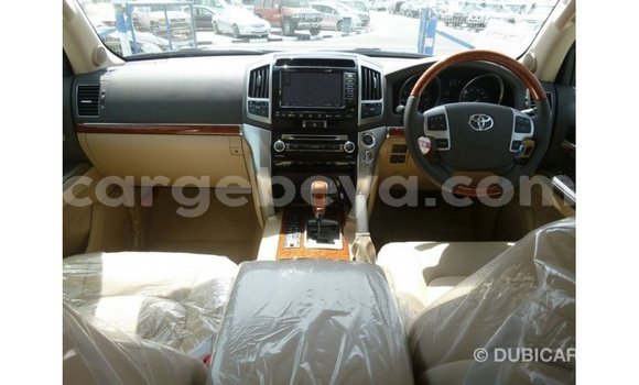 ይግዙ Imported Toyota Land Cruiser ነጭ መኪና በ Import - Dubai በ ኢትዮጵያ ይግዙ Imported Toyota Land Cruiser ነጭ መኪና በ Import - Dubai በ ኢትዮጵያ