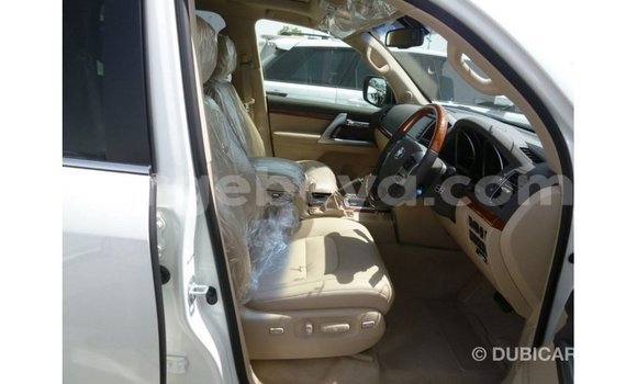 ይግዙ Imported Toyota Land Cruiser ነጭ መኪና በ Import - Dubai በ ኢትዮጵያ ይግዙ Imported Toyota Land Cruiser ነጭ መኪና በ Import - Dubai በ ኢትዮጵያ
