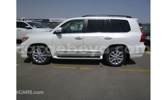 ይግዙ Imported Toyota Land Cruiser ነጭ መኪና በ Import - Dubai በ ኢትዮጵያ ይግዙ Imported Toyota Land Cruiser ነጭ መኪና በ Import - Dubai በ ኢትዮጵያ