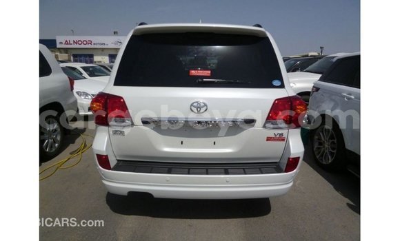 ይግዙ Imported Toyota Land Cruiser ነጭ መኪና በ Import - Dubai በ ኢትዮጵያ ይግዙ Imported Toyota Land Cruiser ነጭ መኪና በ Import - Dubai በ ኢትዮጵያ